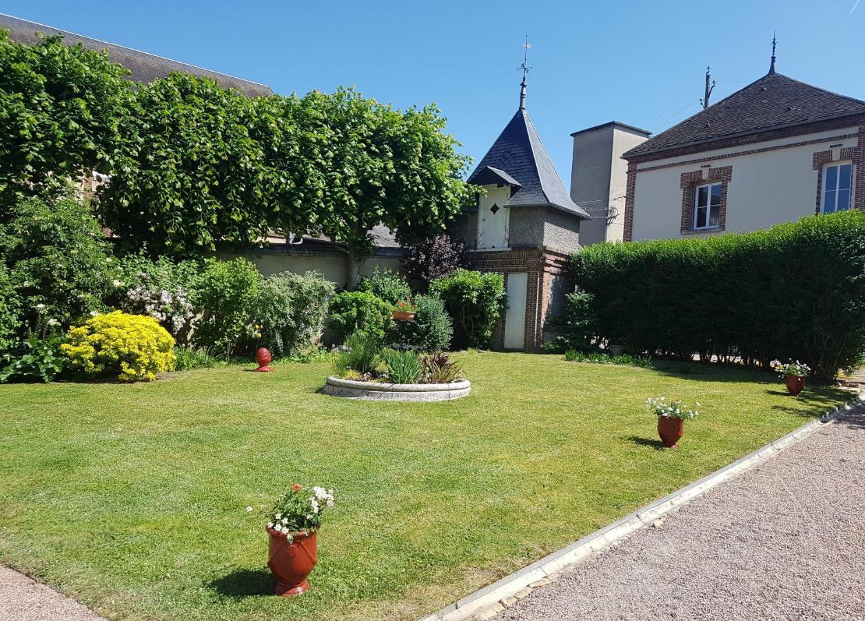 Le Clos Saint-Germain Rugles 外观 照片