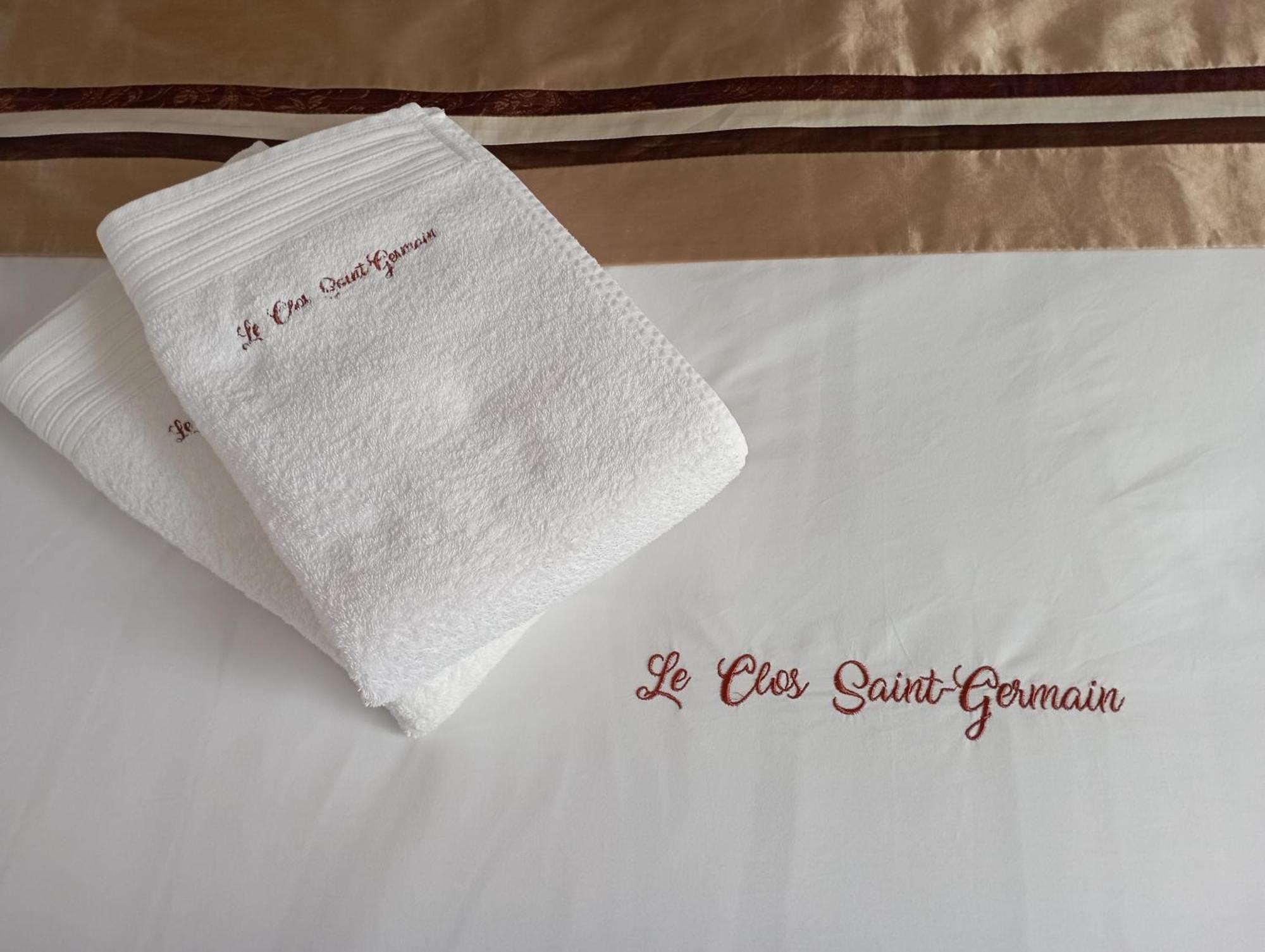 Le Clos Saint-Germain Rugles 外观 照片